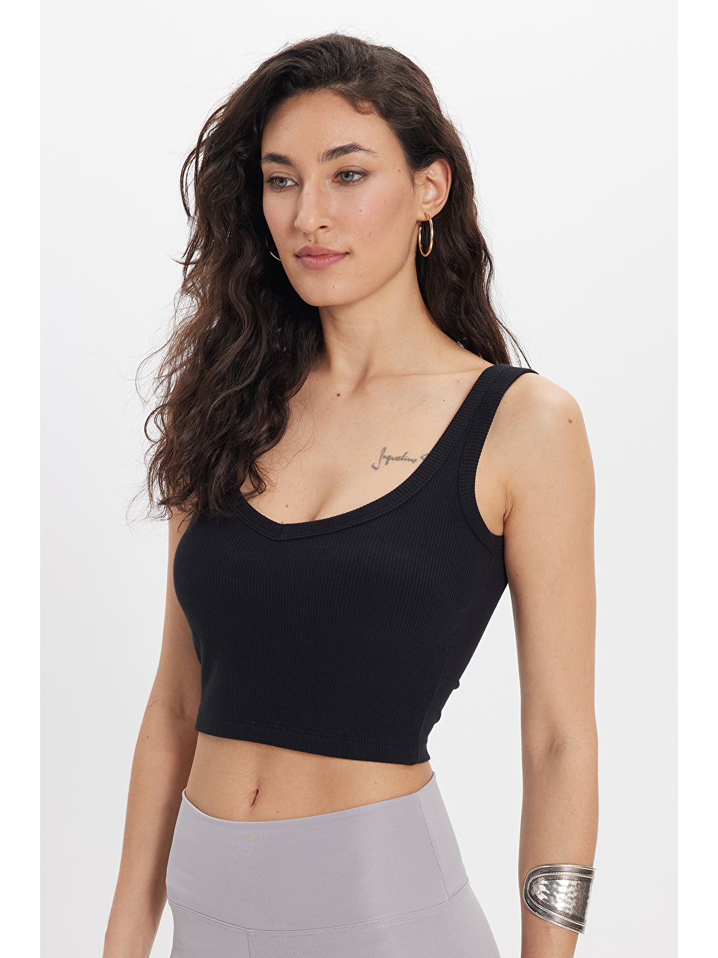 Kadın Slim Fit Dar Kesim Pamuklu Fitilli Kalın Askılı Basic Siyah Crop Atlet-3