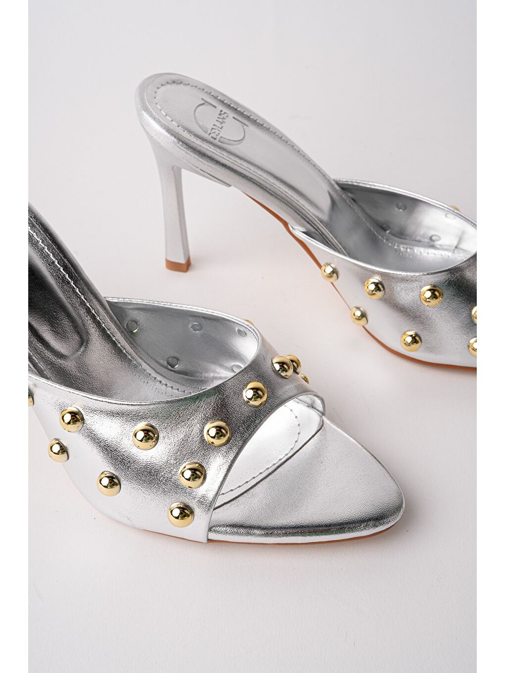 Gri HELENA Kadın Zımbalı Sivri Burun Metal Detaylı Stiletto Topuklu Terlik-3