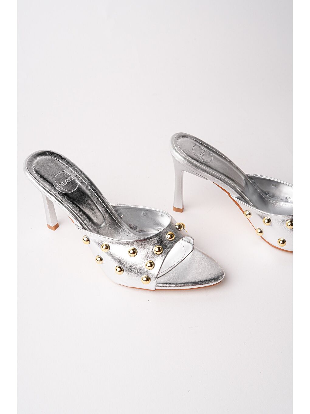 Gri HELENA Kadın Zımbalı Sivri Burun Metal Detaylı Stiletto Topuklu Terlik-4