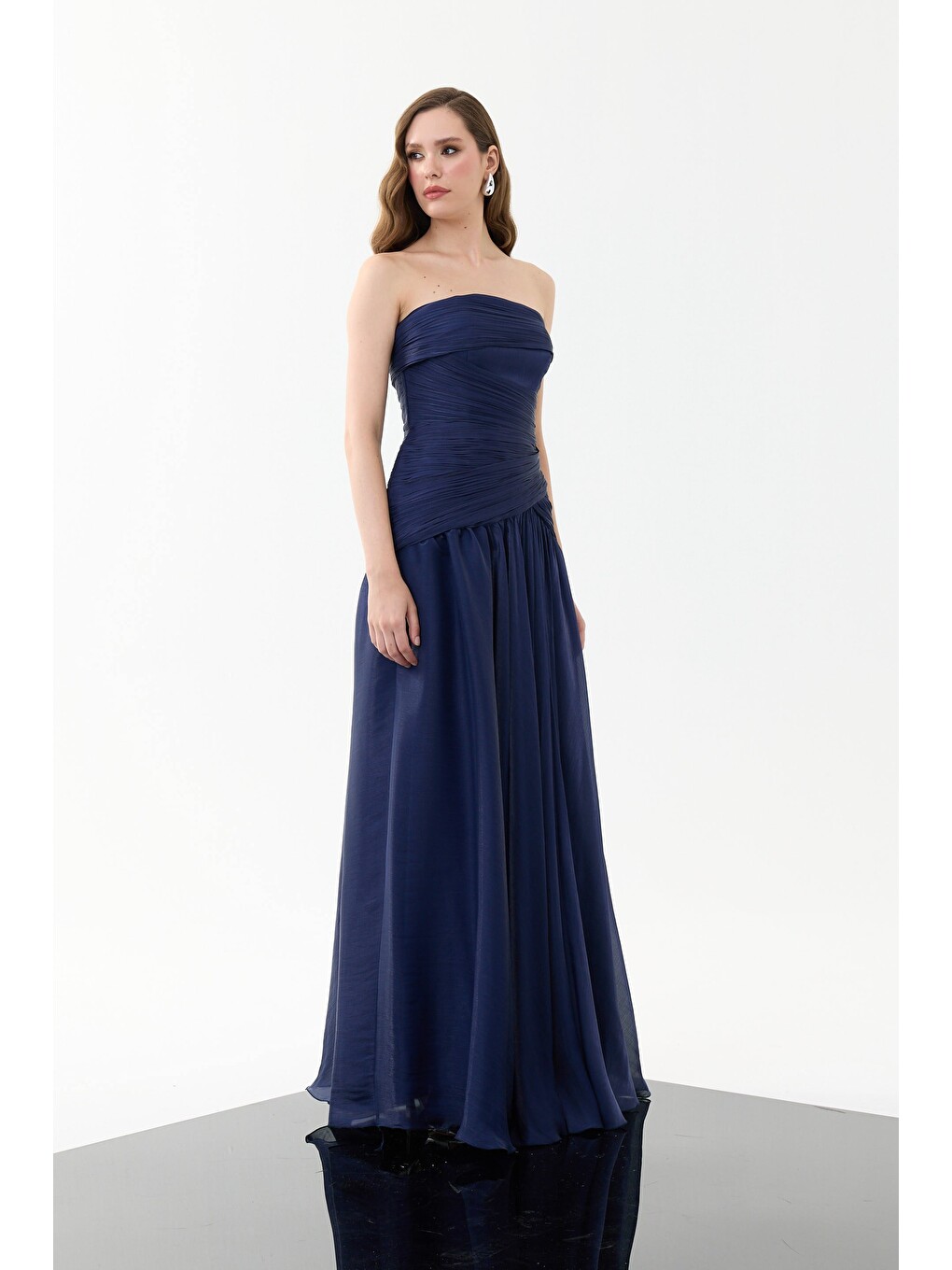 Lacivert Straplez Yırtmaçlı Organze Abiye Elbise-3