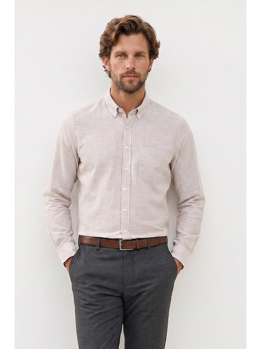 Erkek Slim Fit Dar Kesim %100 Pamuk Düğmeli Yaka Çizgili Uzun Kollu Cepli Keten Efektli Bej Gömlek