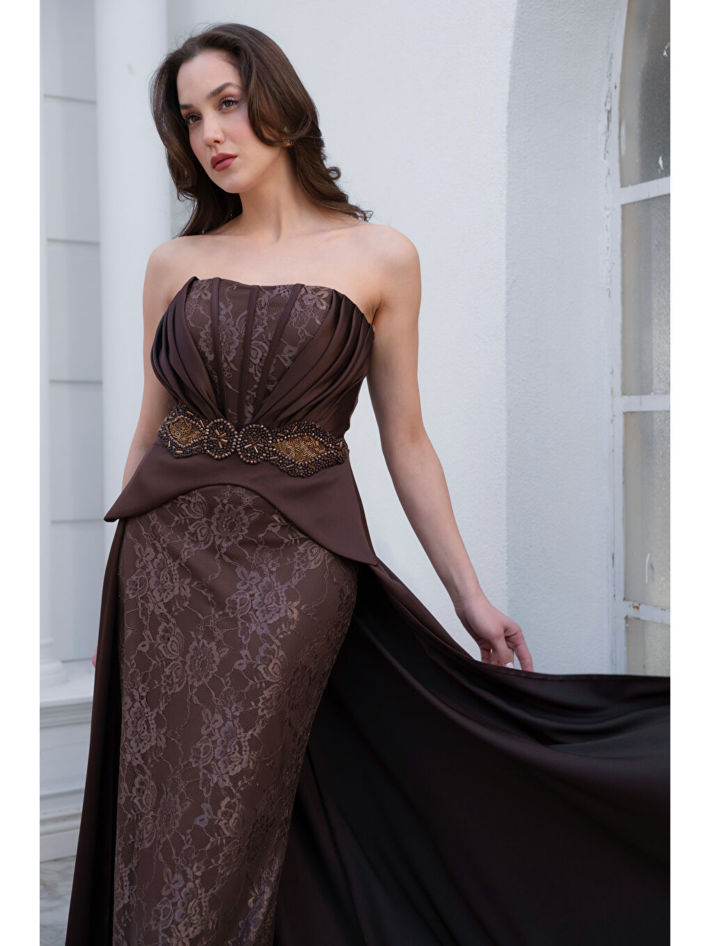 Kadın Kahverengi Straplez Yaka Dantel Detay Uzun Abiye Elbise-2