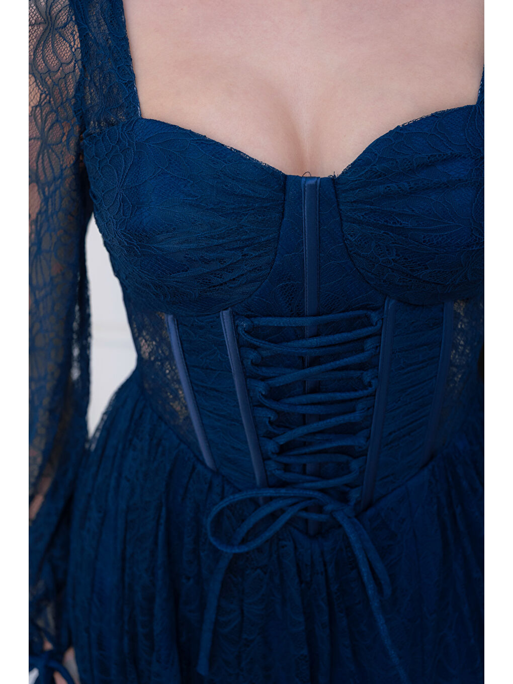 Kadın Lacivert Dar Kalıp Uzun Kol Bacak Dekolteli Dantelli Abiye Elbise-4