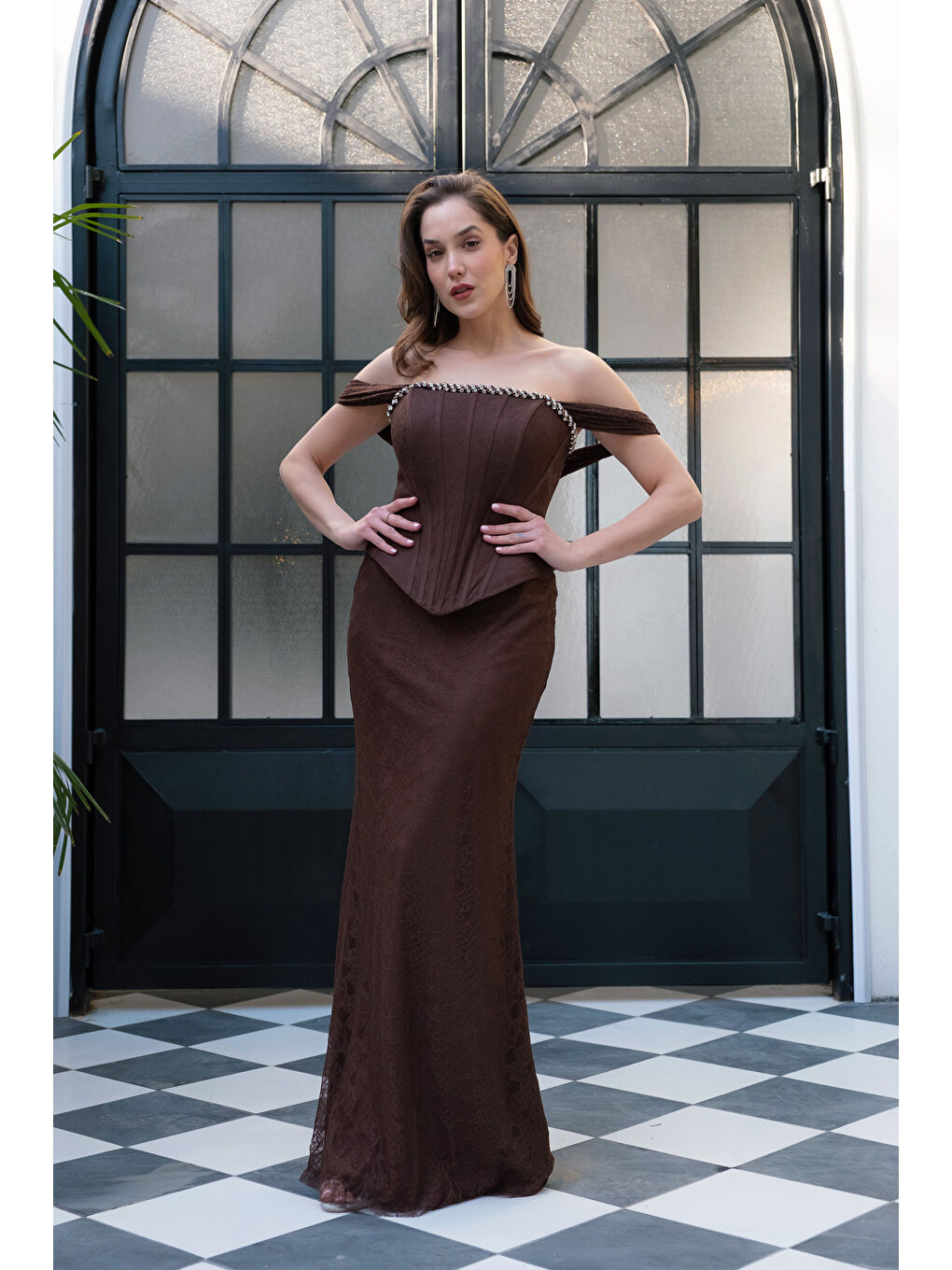 Kadın Kahverengi Kayık Yaka Taşlı Uzun Dantel Abiye Elbise-1