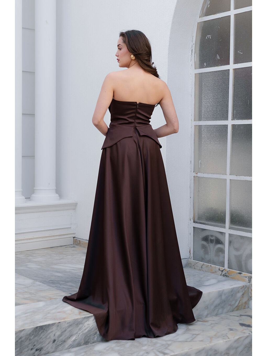 Kadın Kahverengi Straplez Yaka Dantel Detay Uzun Abiye Elbise-5