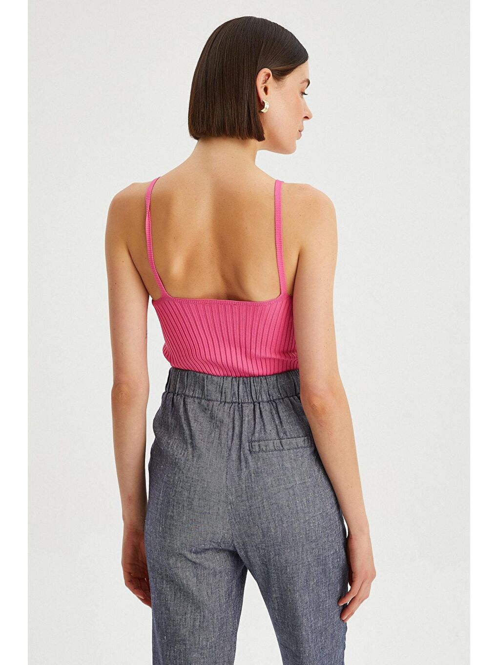 Fuşya Kadın Zincir Detaylı Askılı V Yaka Triko Bluz-3