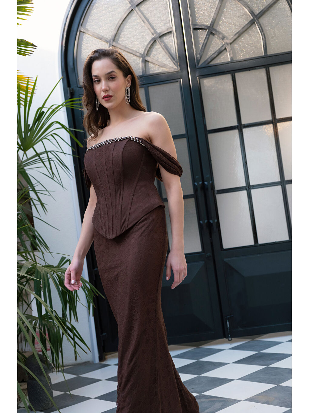 Kadın Kahverengi Kayık Yaka Taşlı Uzun Dantel Abiye Elbise-2