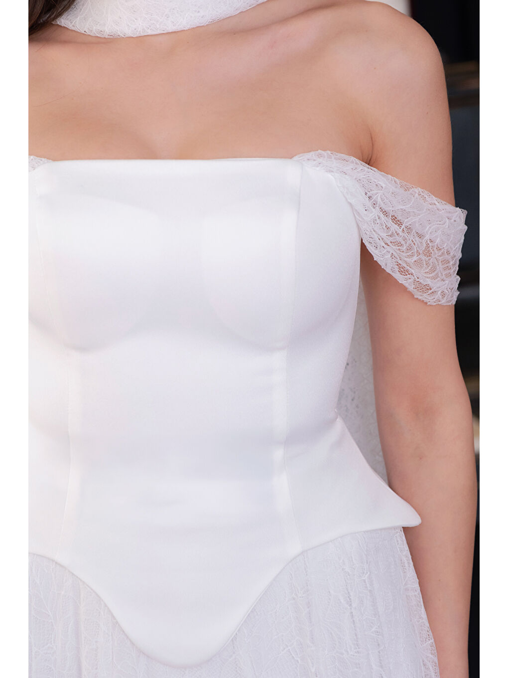 Kadın Beyaz Kayık Yaka Şal Yaka Dantel Detay Uzun Abiye Elbise-3