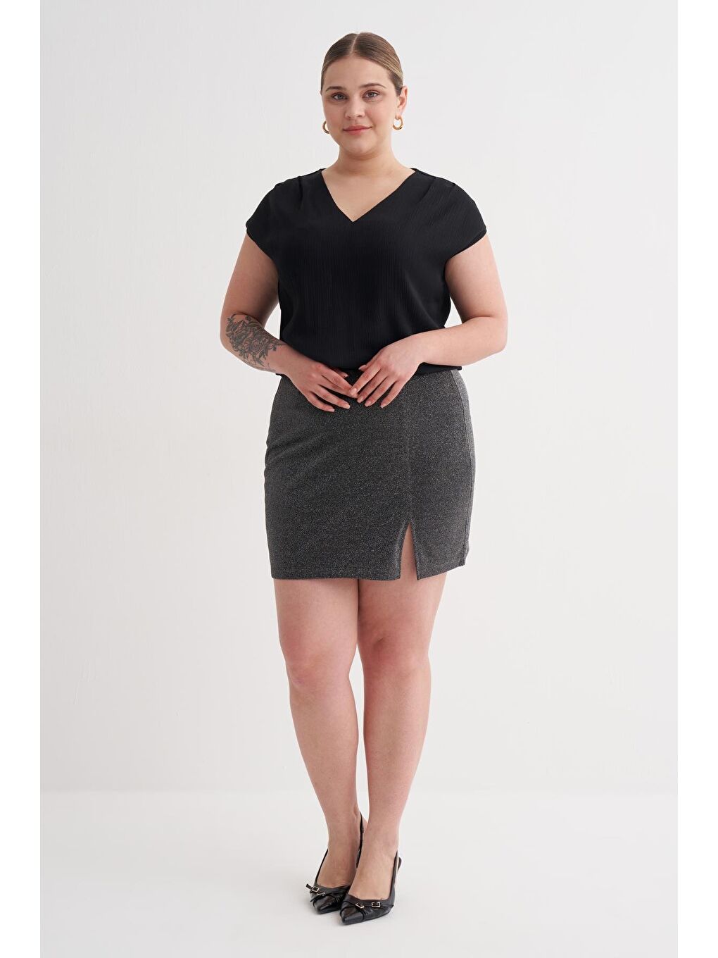 Siyah Simli Yırtmaçlı Mini Etek-1