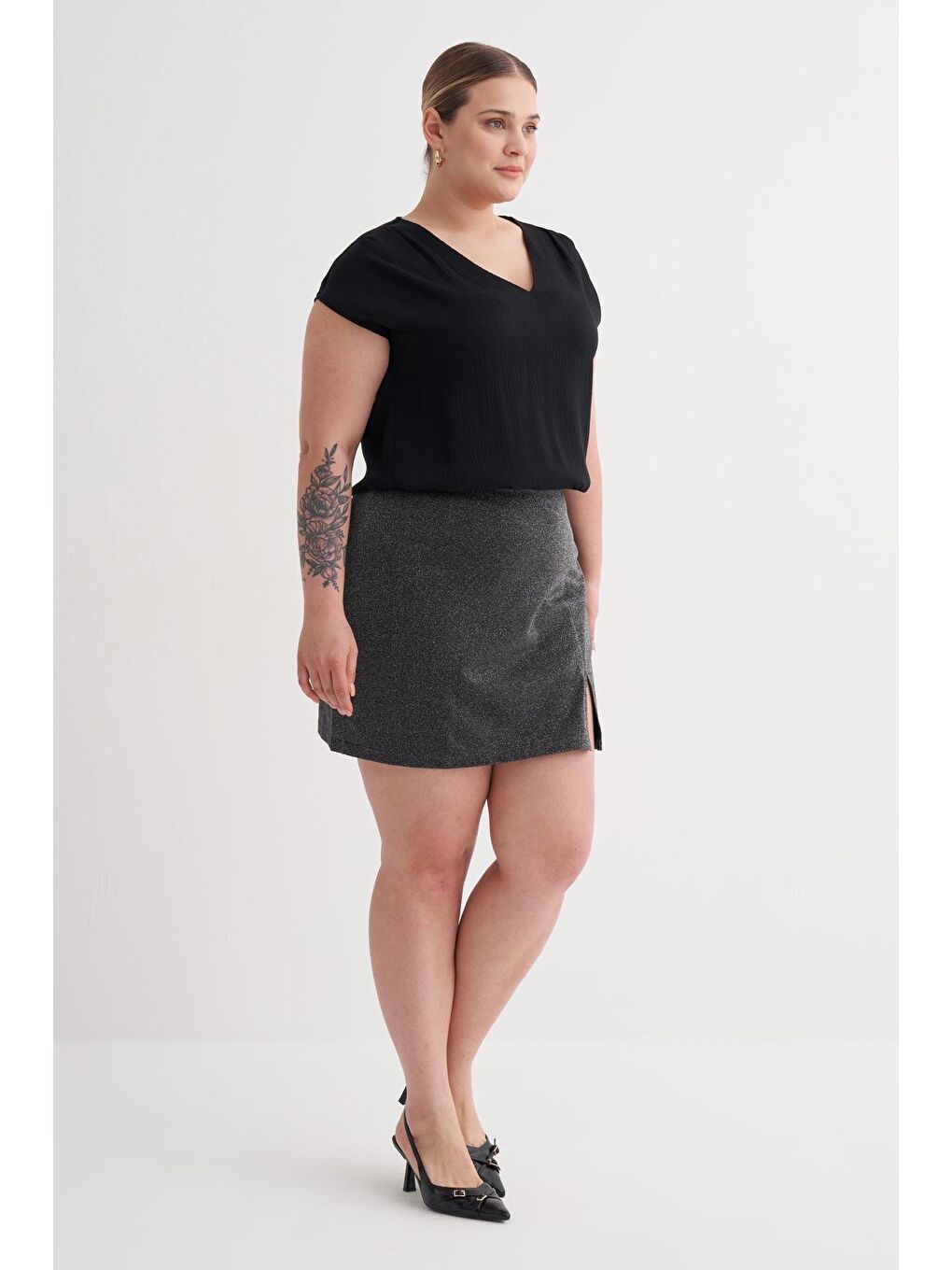 Siyah Simli Yırtmaçlı Mini Etek-2