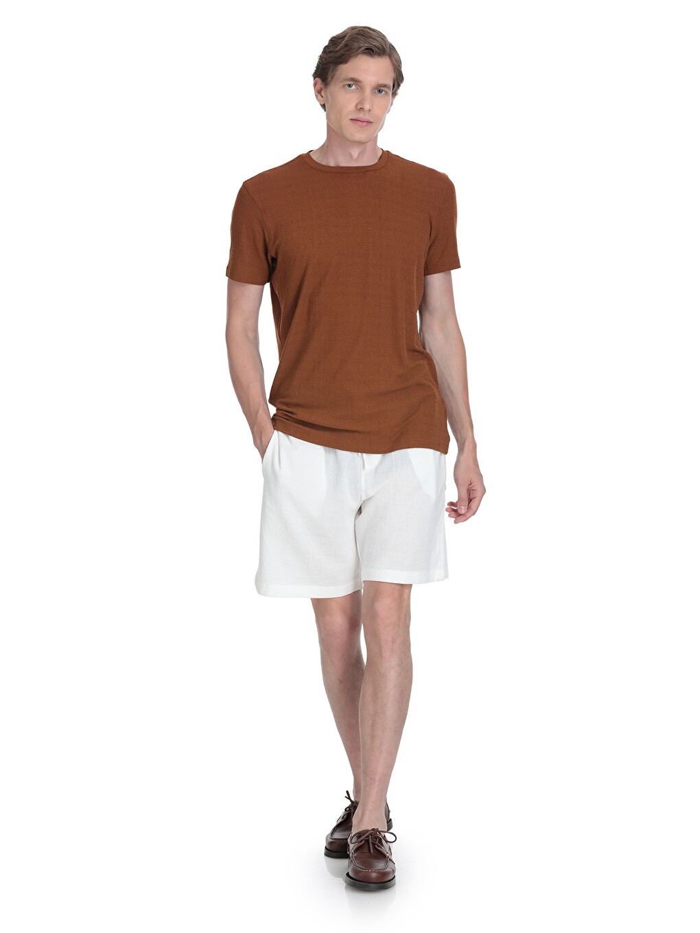 Kahverengi Regular Fit Bisiklet Yaka Tişört-1