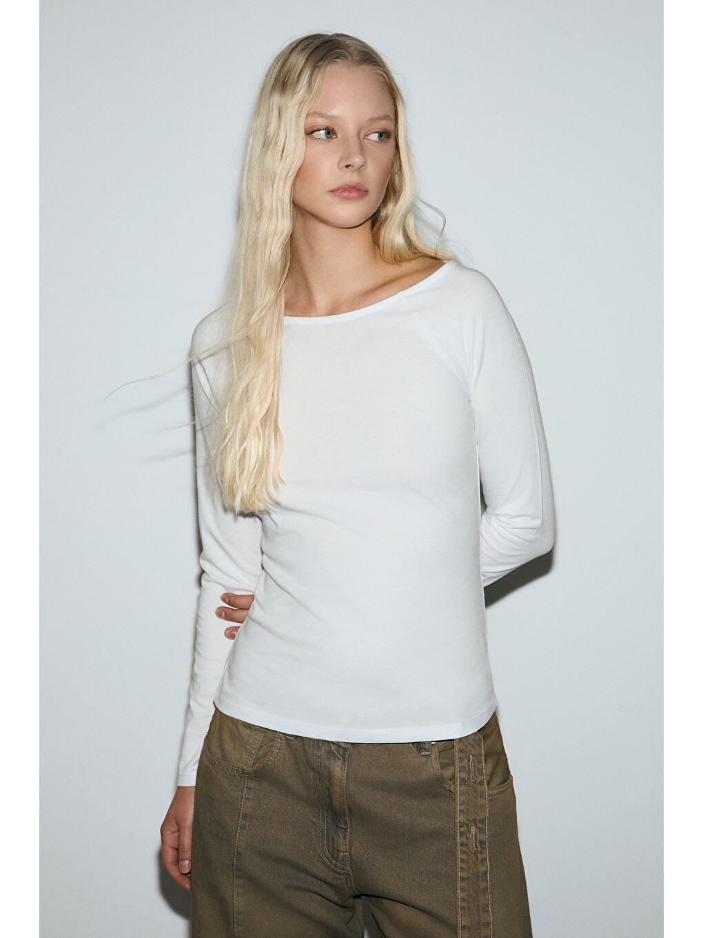 Karakola Kadın Organik Pamuklu Kayık Yaka Reglan Kol Slim Fit Beyaz Bluz-3