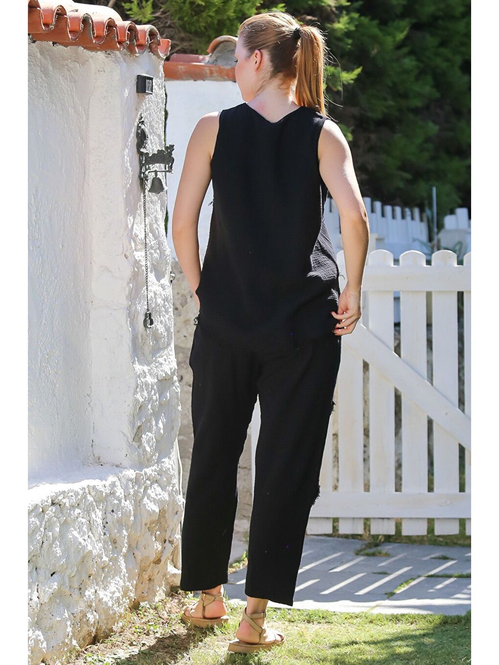 Siyah Yuvarlak Yaka Kolsuz Cepli Pis Dikişli Lastikli Bel Dar Paça Müslin Dokuma Takım 65-100 55-63-1