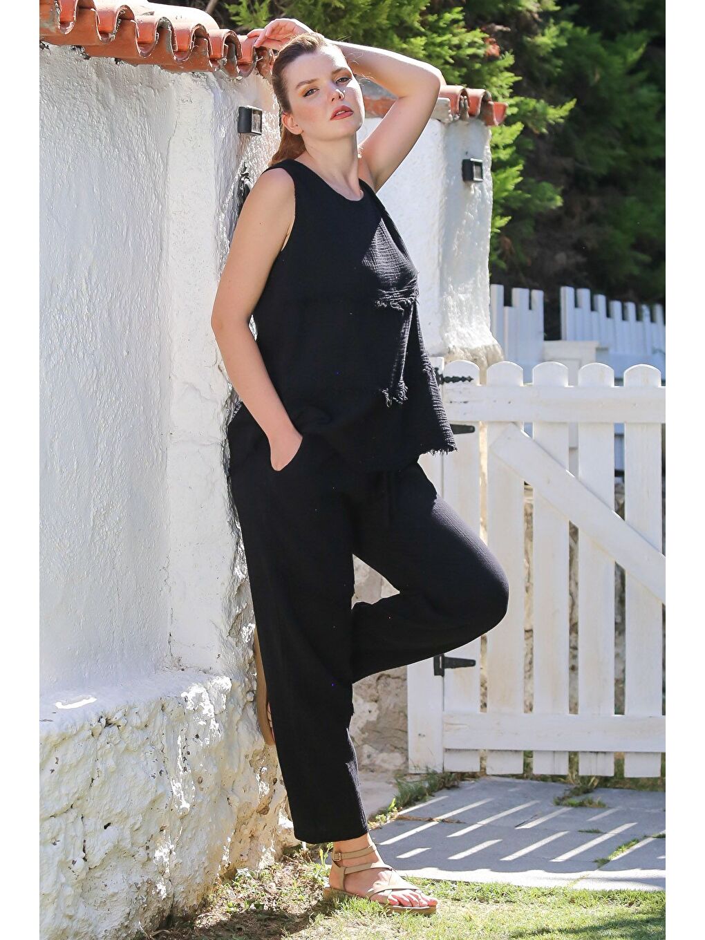 Siyah Yuvarlak Yaka Kolsuz Cepli Pis Dikişli Lastikli Bel Dar Paça Müslin Dokuma Takım 65-100 55-63-2