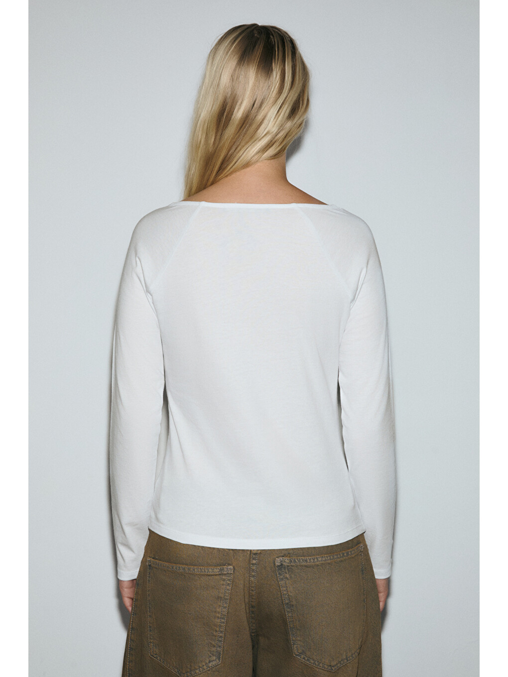Karakola Kadın Organik Pamuklu Kayık Yaka Reglan Kol Slim Fit Beyaz Bluz-5