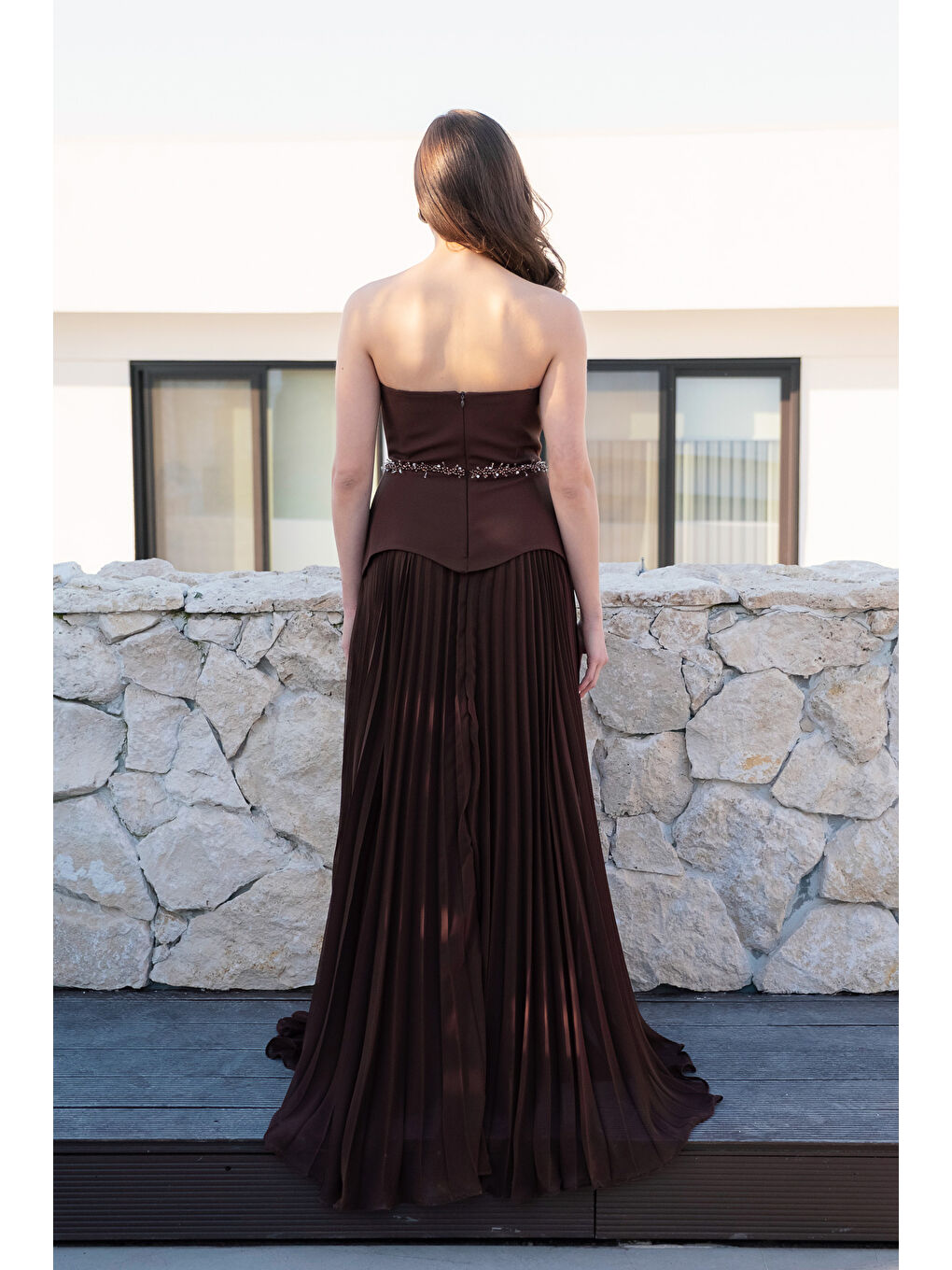 Kadın Kahverengi Straplez Yaka Taşlı Piliseli Uzun Abiye Elbise-5