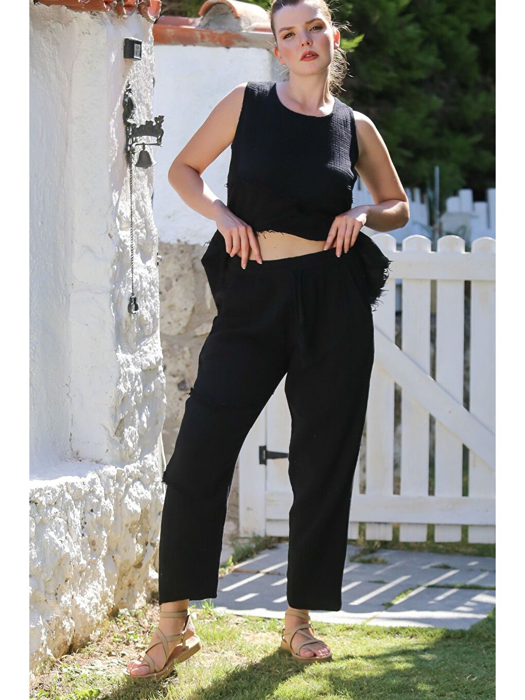 Siyah Yuvarlak Yaka Kolsuz Cepli Pis Dikişli Lastikli Bel Dar Paça Müslin Dokuma Takım 65-100 55-63-6