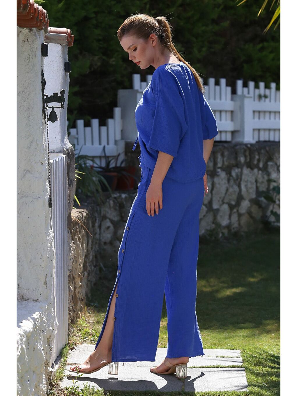 Saks Mavisi V Yaka Düğmeli 3/4 Kol Cepli Yıkamalı Lastikli Bel Geniş Paça Dokuma Takım 60-105 70-60-6