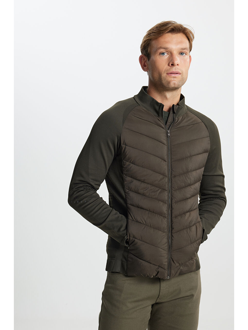 Erkek Yeşil Standart Fit Normal Kesim Dik Yaka Fermuarlı Yan Cepli Desenli Kapitone Mont-2