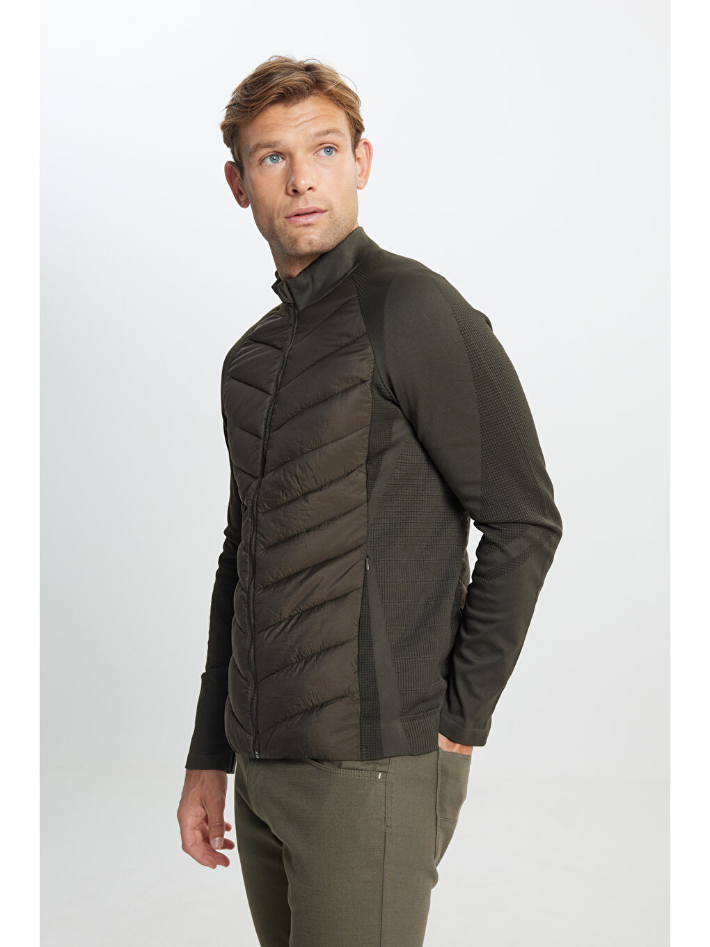 Erkek Yeşil Standart Fit Normal Kesim Dik Yaka Fermuarlı Yan Cepli Desenli Kapitone Mont-3