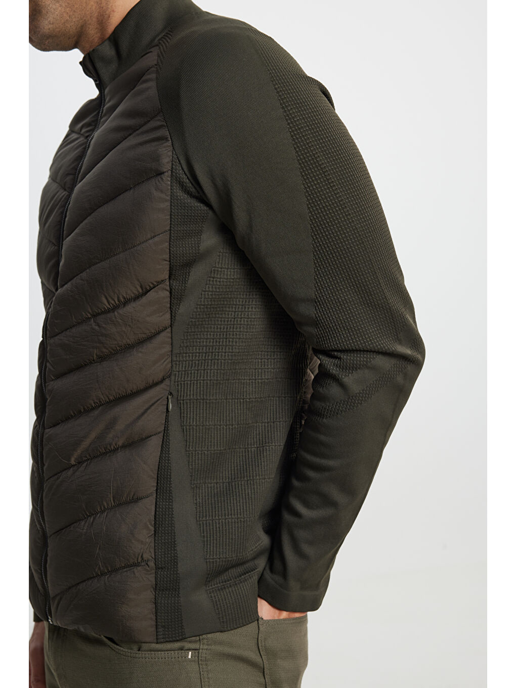 Erkek Yeşil Standart Fit Normal Kesim Dik Yaka Fermuarlı Yan Cepli Desenli Kapitone Mont-5