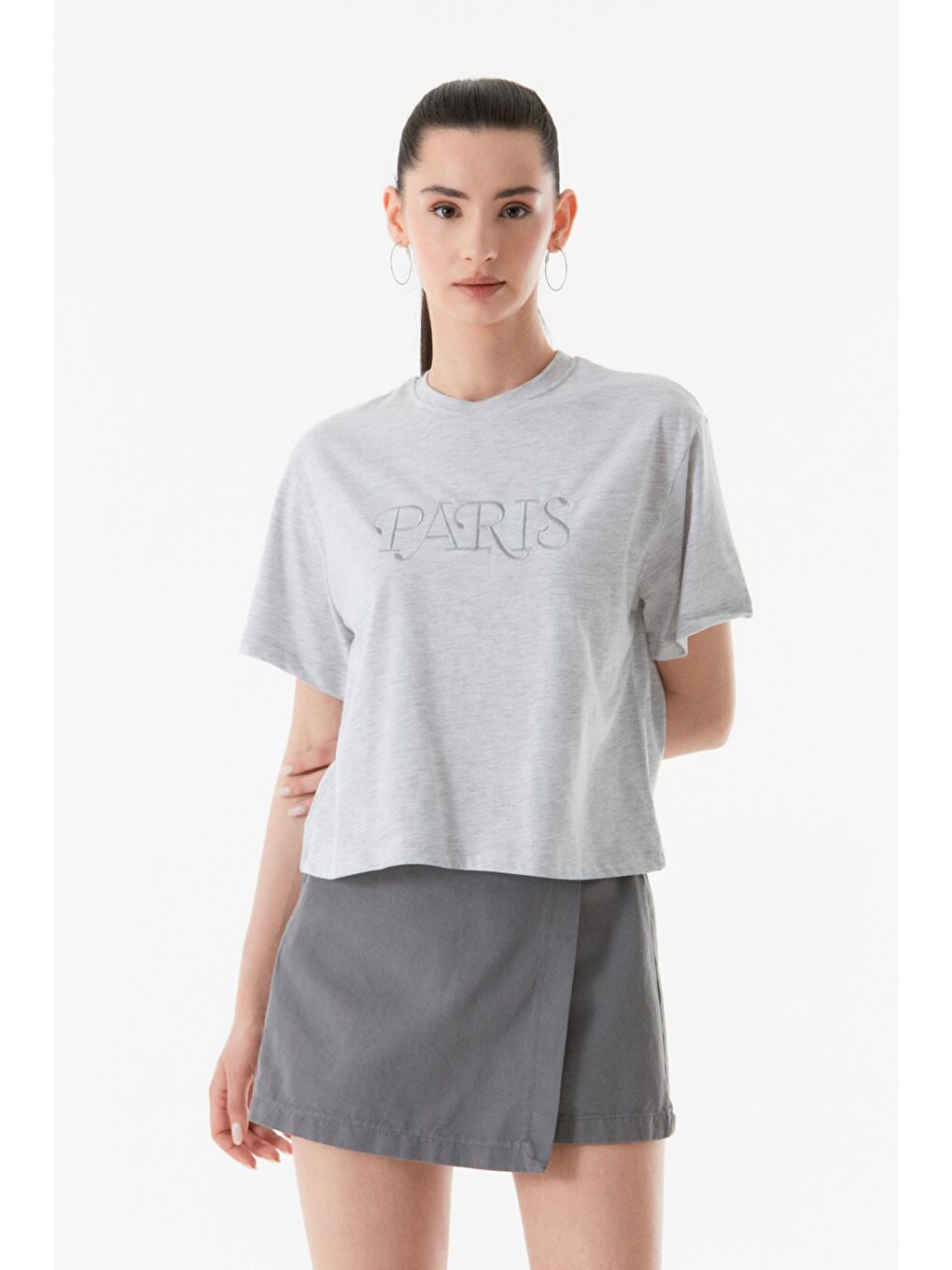 Gri Paris Nakışlı Bisiklet Yaka Tişört