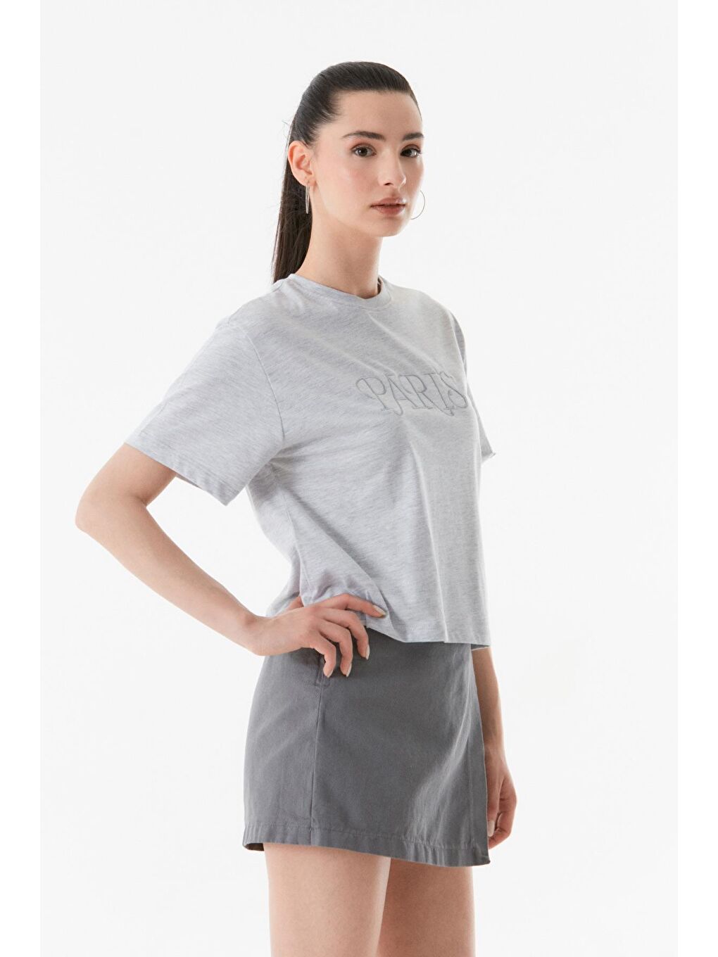 Gri Paris Nakışlı Bisiklet Yaka Tişört-1