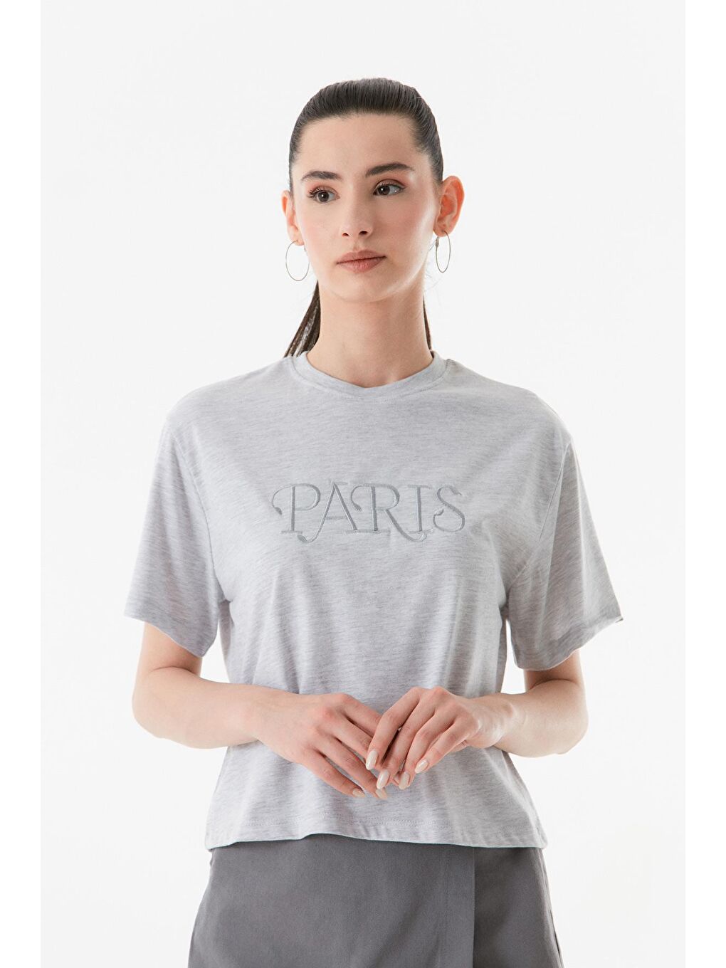 Gri Paris Nakışlı Bisiklet Yaka Tişört-2