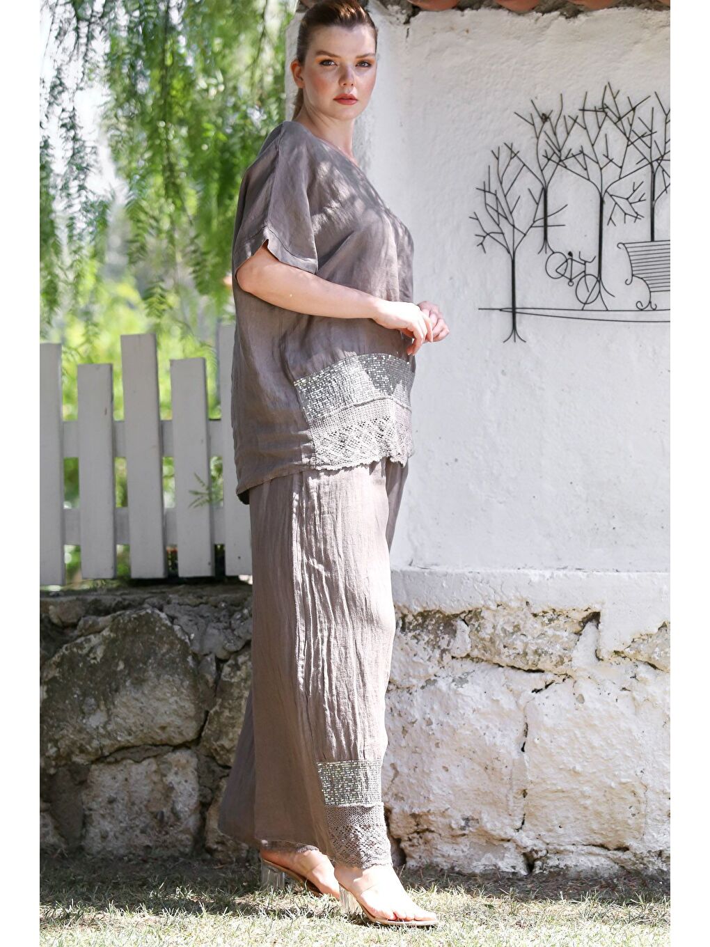 Bej İtalyan Vizon Havuz Yaka Düşük Kol Cepli Pul Payet Dantelli Keten Dokuma Takım 73-100 70-68-5