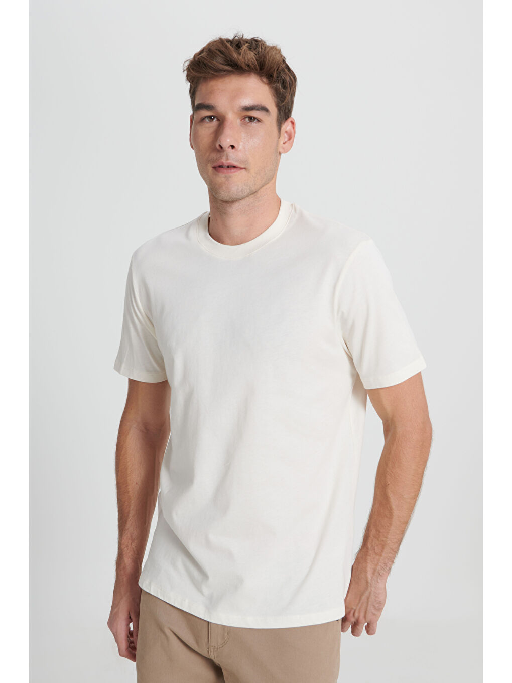 Erkek Ekru Rahat Kesim %100 Pamuk Bisiklet Yaka Tişört