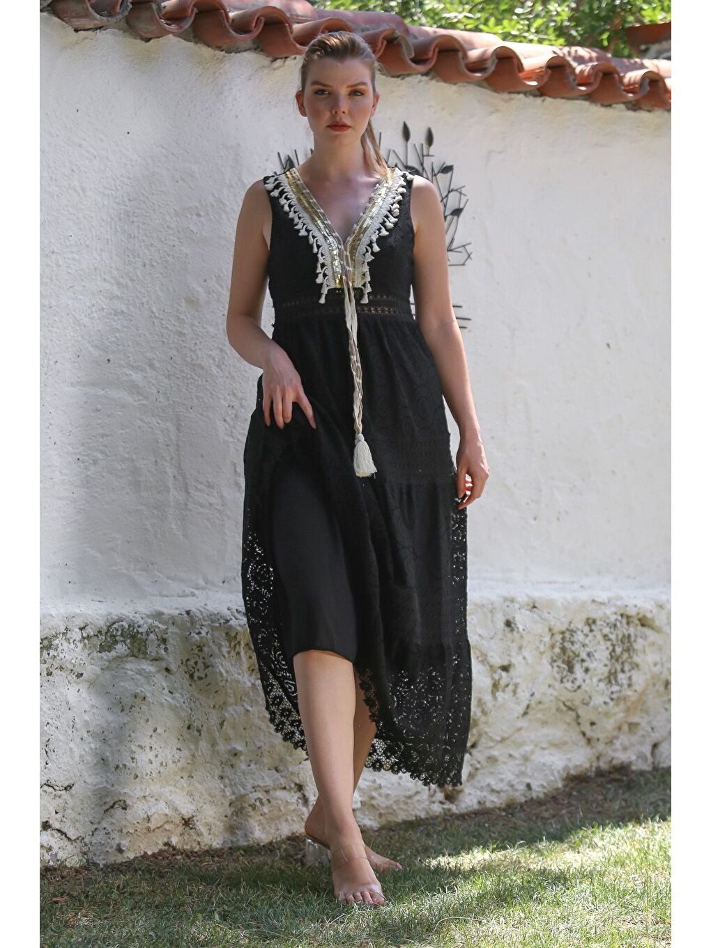 İtalyan Siyah V Yaka Kolsuz Astarlı Dantelli Püskül Detaylı Dokuma Elbise 140 53-4