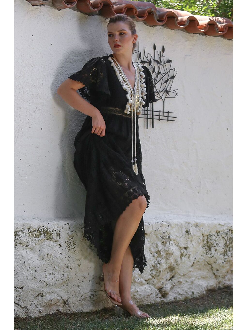 İtalyan Siyah V Yaka Kolsuz Astarlı Dantelli Püskül Detaylı Dokuma Elbise 140 53-6