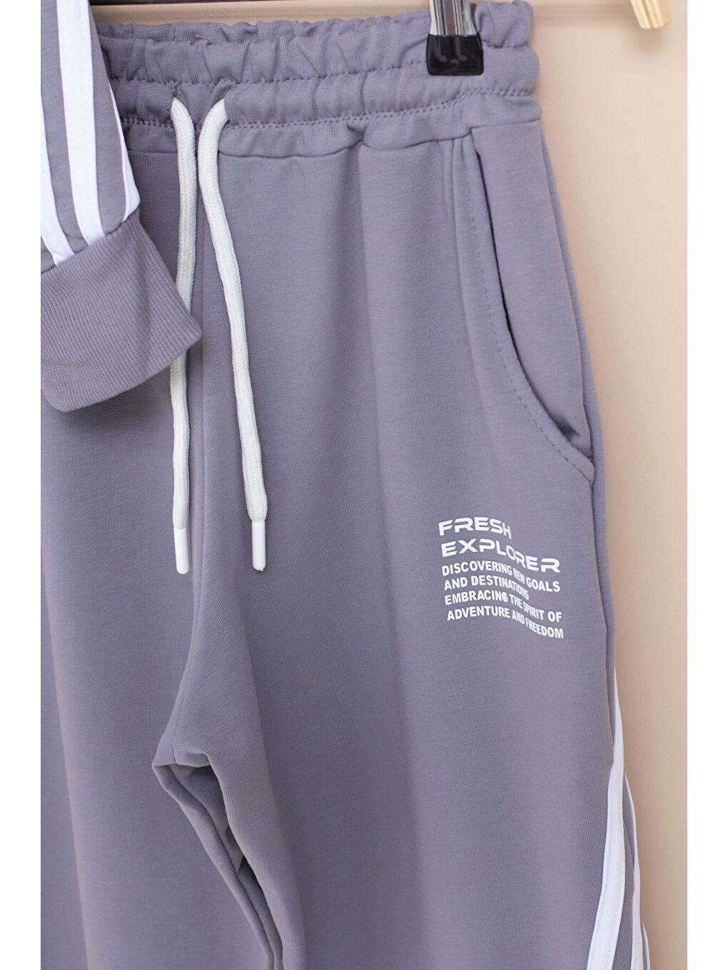 Gri Füme Şerit Detaylı Yazı Baskılı Kapüşonlu Erkek Çocuk Eşofman Takımı 21451-2