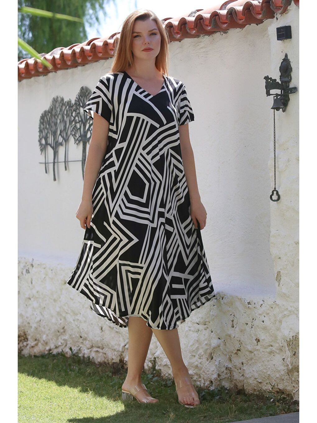 Siyah-Beyaz V Yaka Kısa Kol Desenli Casual Viskon Dokuma Elbise 120 65