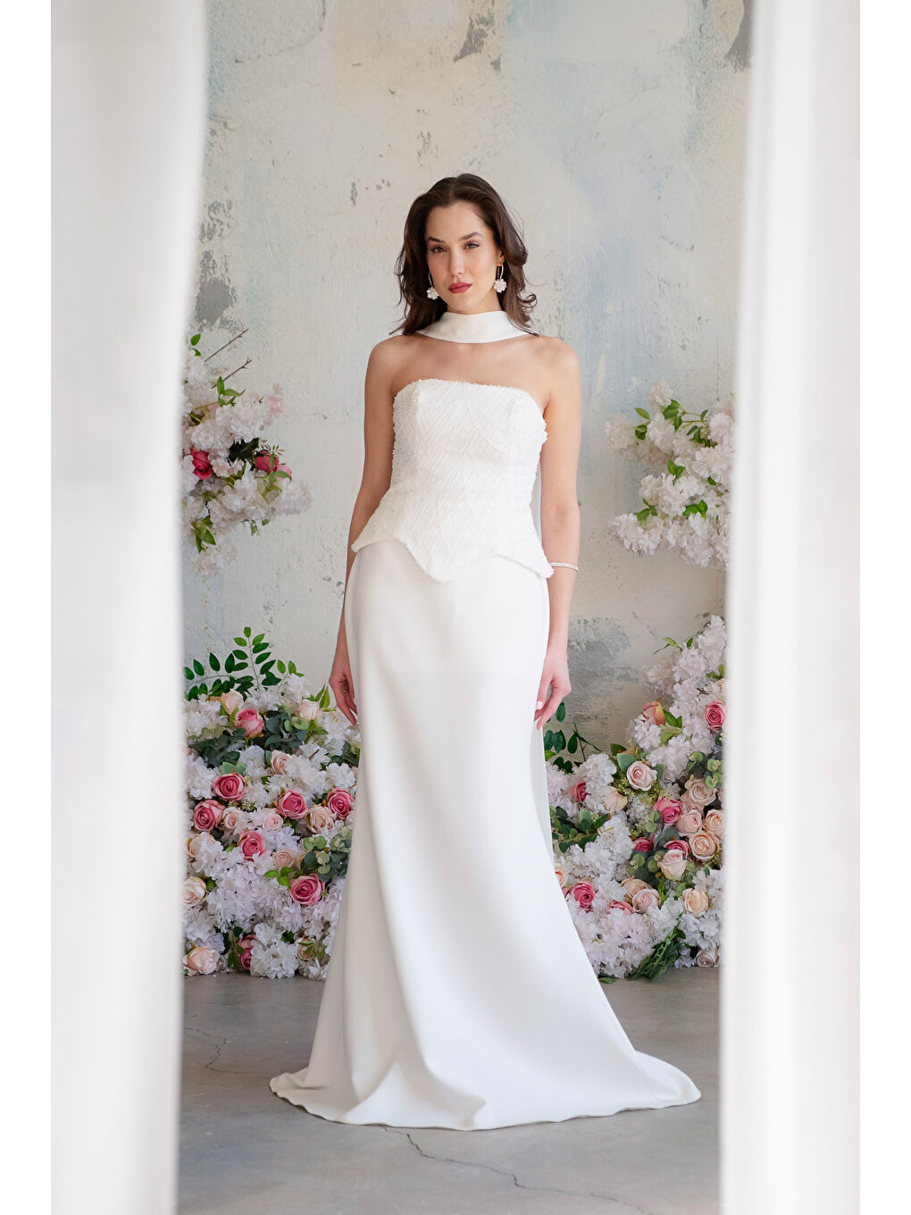 Kadın Beyaz Dar Kalıp Straplez Taşlı Uzun Balık Abiye-1