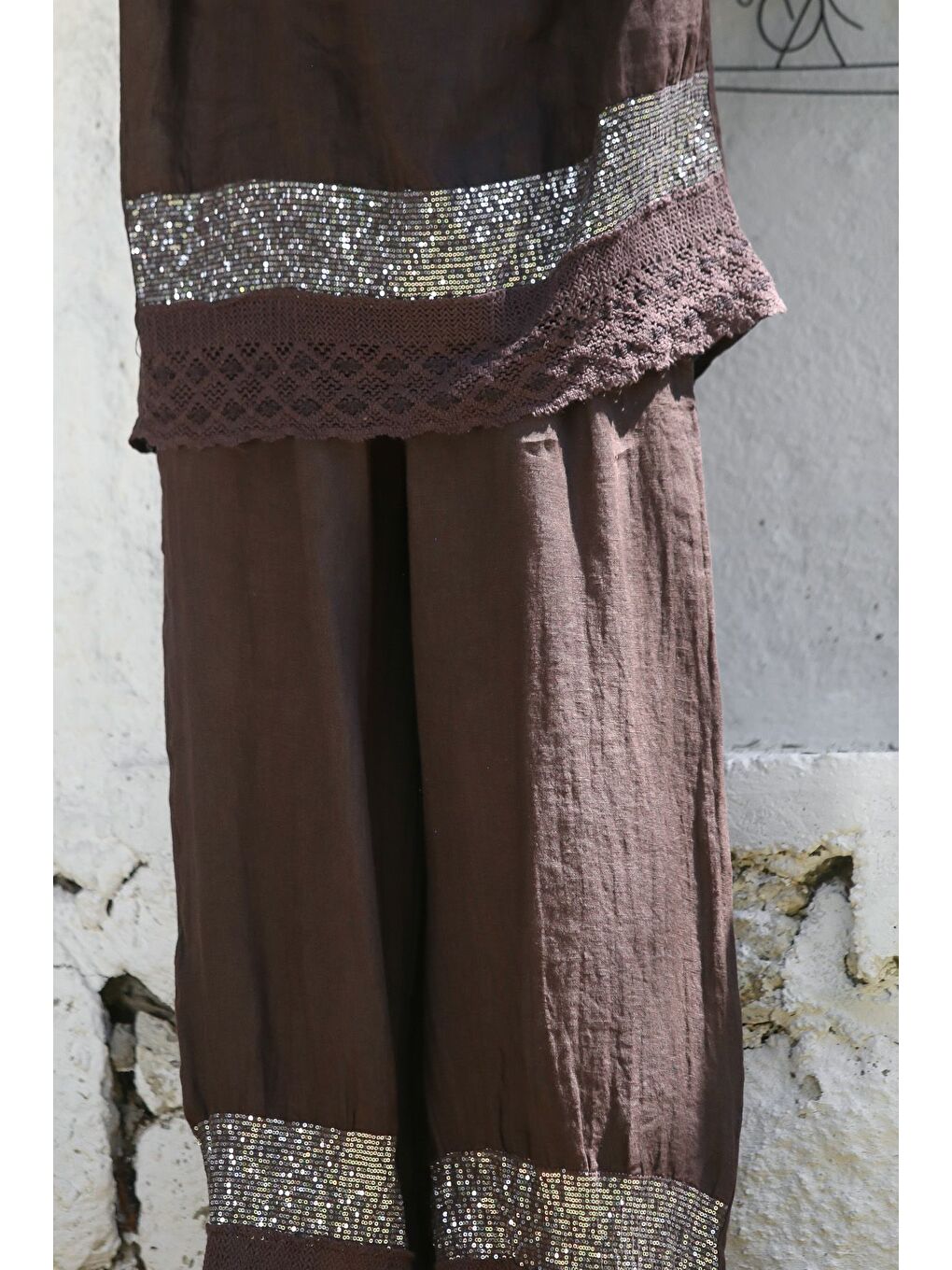 İtalyan Kahverengi Havuz Yaka Düşük Kol Cepli Pul Payet Dantelli Keten Dokuma Takım 73-100 70-68-2