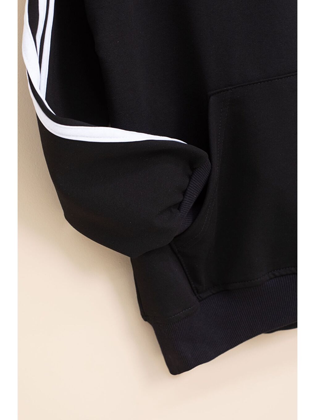 Siyah Şerit Detaylı Yazı Baskılı Kapüşonlu Erkek Çocuk Eşofman Takımı 21453-2