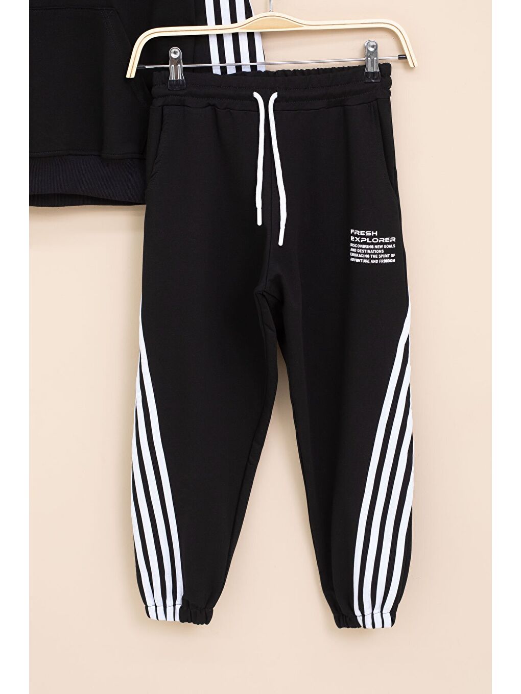 Siyah Şerit Detaylı Yazı Baskılı Kapüşonlu Erkek Çocuk Eşofman Takımı 21453-3