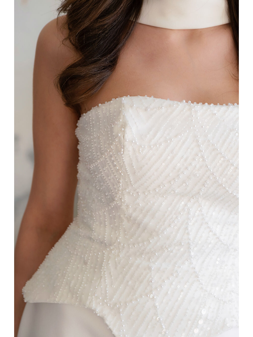 Kadın Beyaz Dar Kalıp Straplez Taşlı Uzun Balık Abiye-3