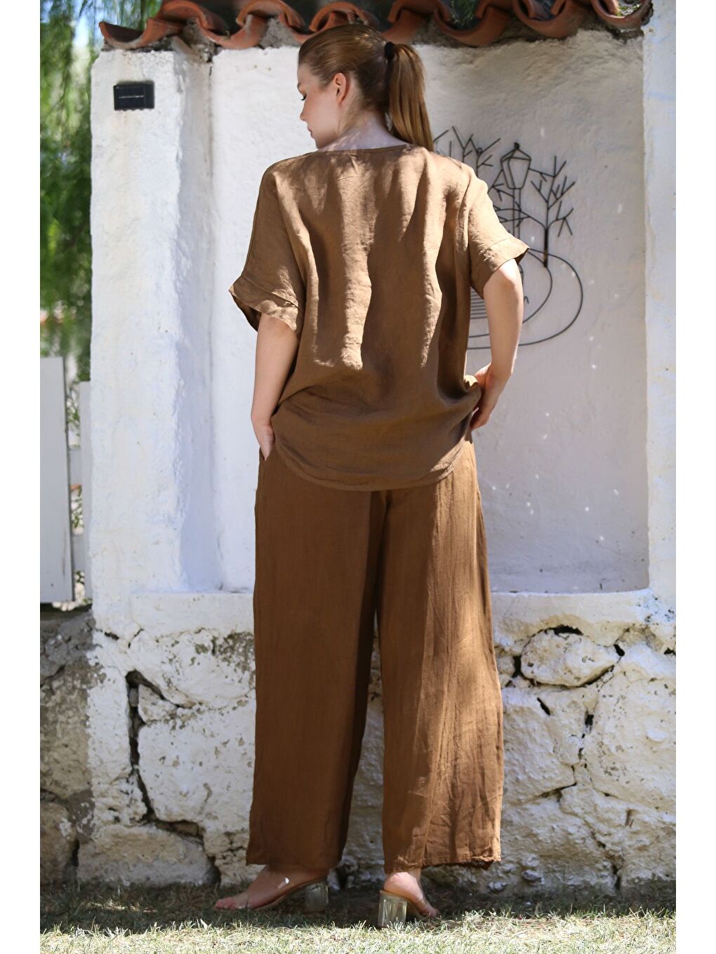 Kahverengi İtalyan Tarçın Rengi Havuz Yaka Düşük Kol Cepli Pul Payet Dantelli Keten Dokuma Takım 73-100 70-68-1