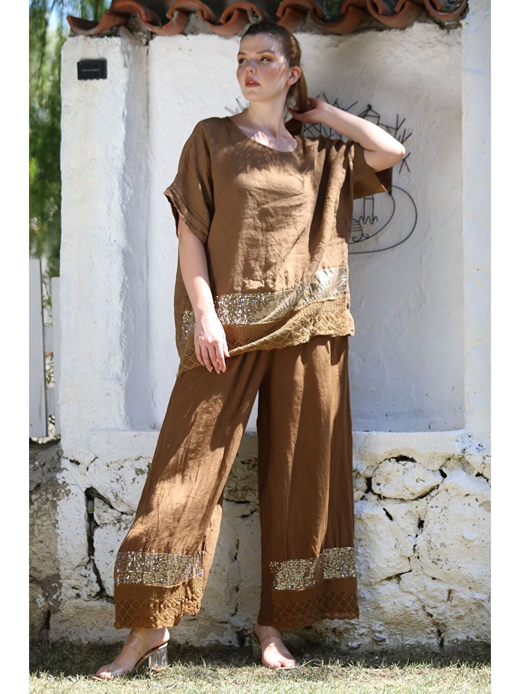 Kahverengi İtalyan Tarçın Rengi Havuz Yaka Düşük Kol Cepli Pul Payet Dantelli Keten Dokuma Takım 73-100 70-68-4