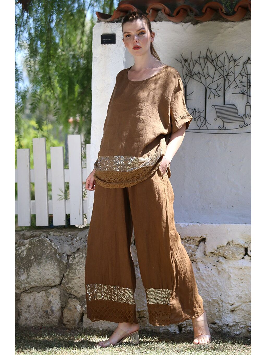 Kahverengi İtalyan Tarçın Rengi Havuz Yaka Düşük Kol Cepli Pul Payet Dantelli Keten Dokuma Takım 73-100 70-68-5