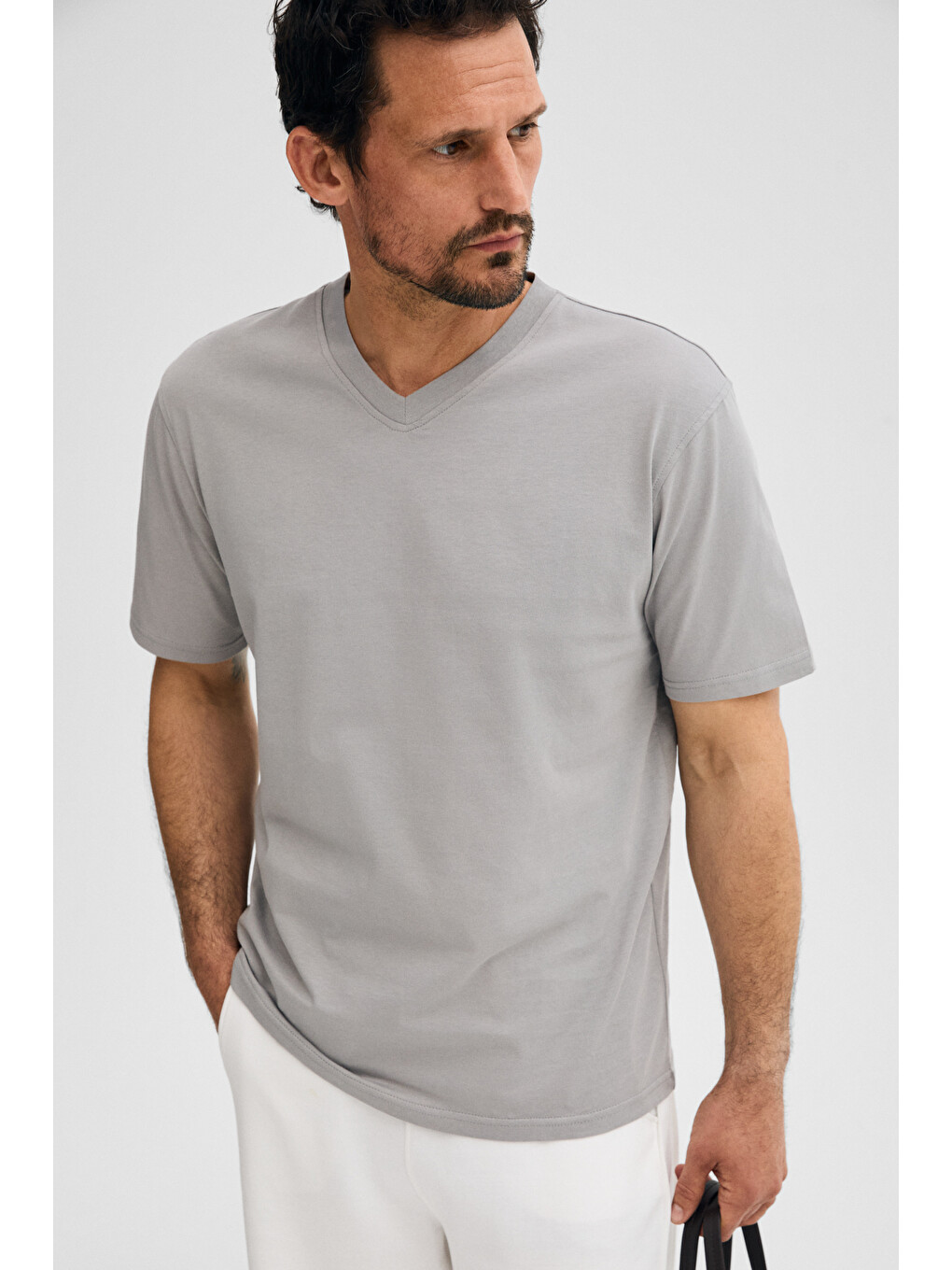 Gri ALMERI Erkek %100 Pamuk Yumuşak Kumaşlı V Yakalı GRİ T-Shirt