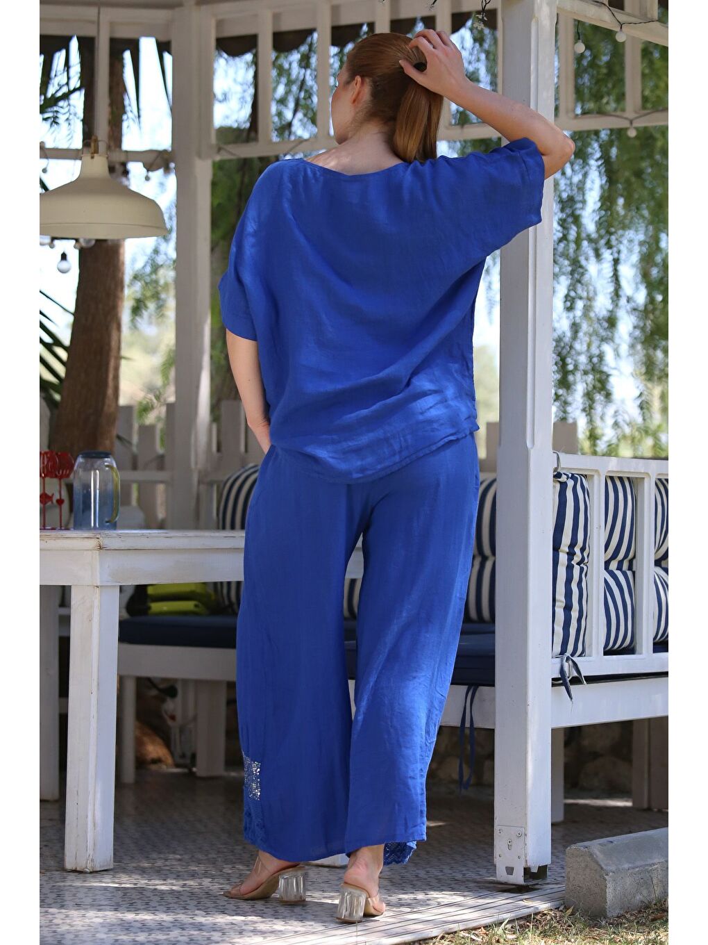 İtalyan Saks Mavisi Havuz Yaka Düşük Kol Cepli Pul Payet Dantelli Keten Dokuma Takım 73-100 70-68-1