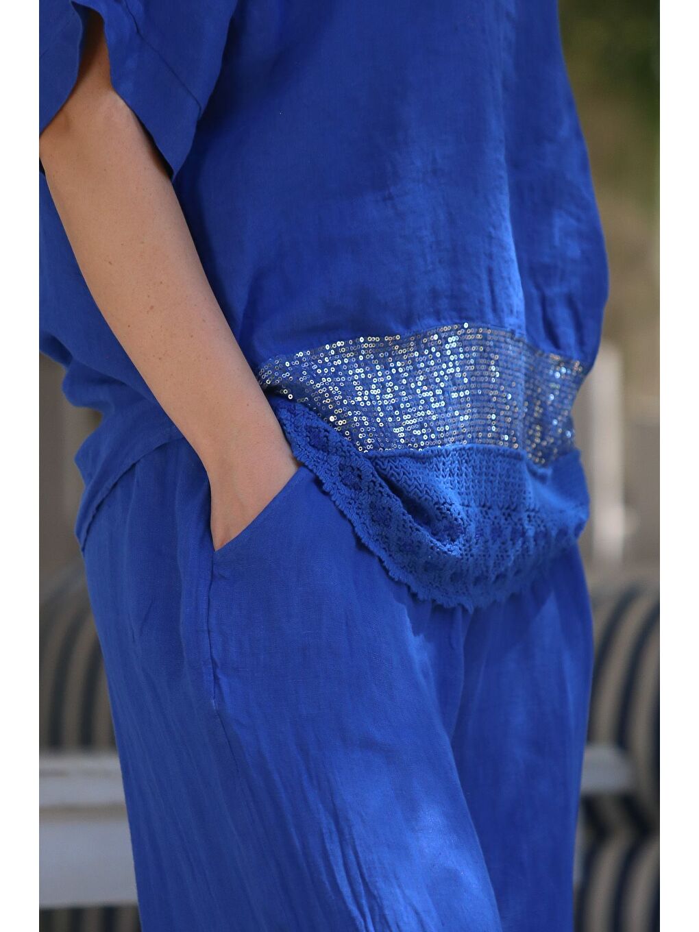 İtalyan Saks Mavisi Havuz Yaka Düşük Kol Cepli Pul Payet Dantelli Keten Dokuma Takım 73-100 70-68-2