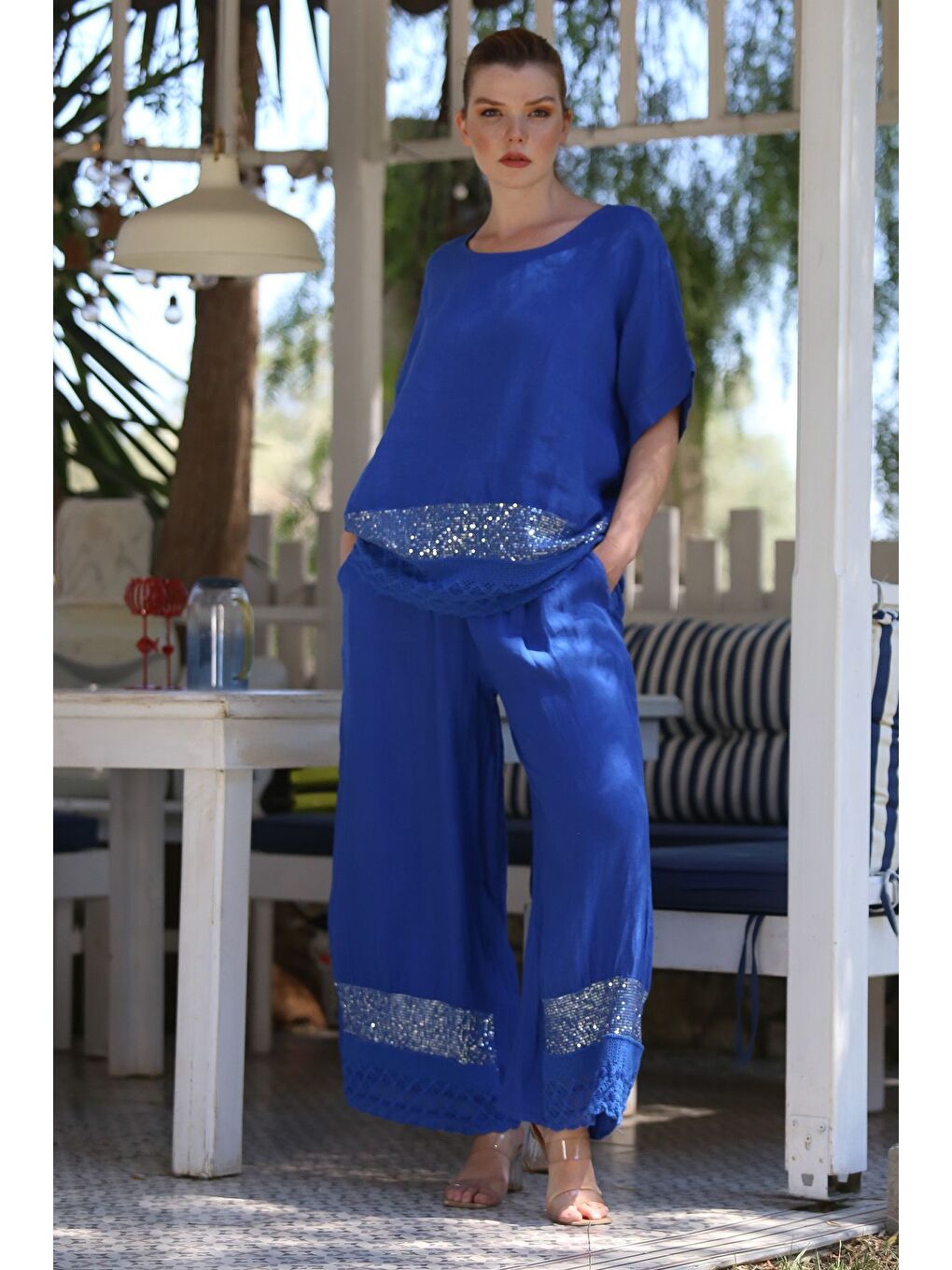 İtalyan Saks Mavisi Havuz Yaka Düşük Kol Cepli Pul Payet Dantelli Keten Dokuma Takım 73-100 70-68-4