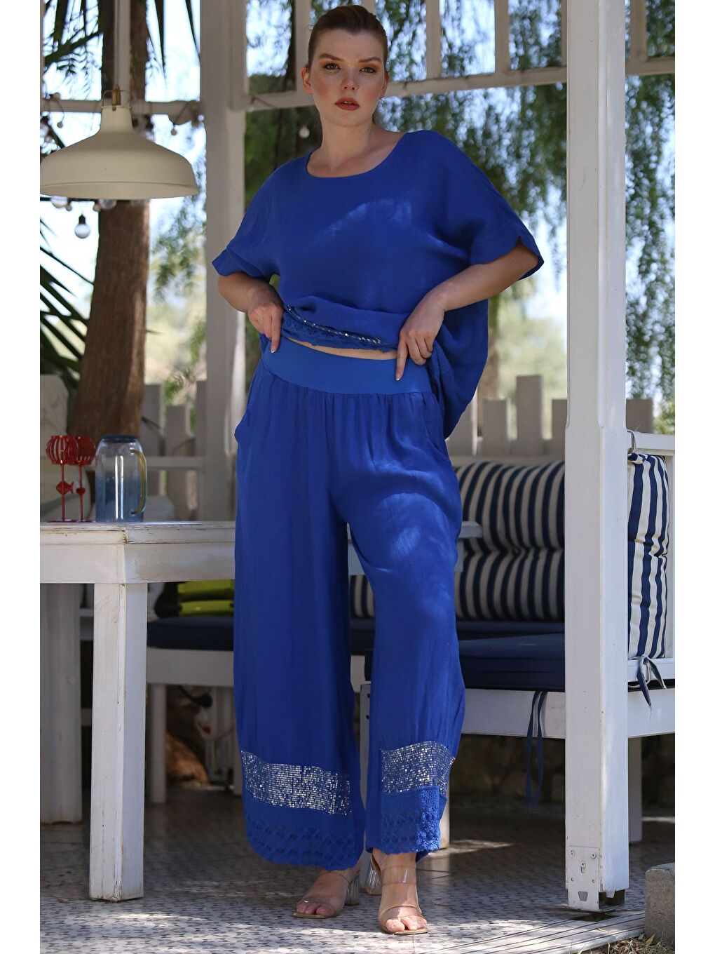 İtalyan Saks Mavisi Havuz Yaka Düşük Kol Cepli Pul Payet Dantelli Keten Dokuma Takım 73-100 70-68-5