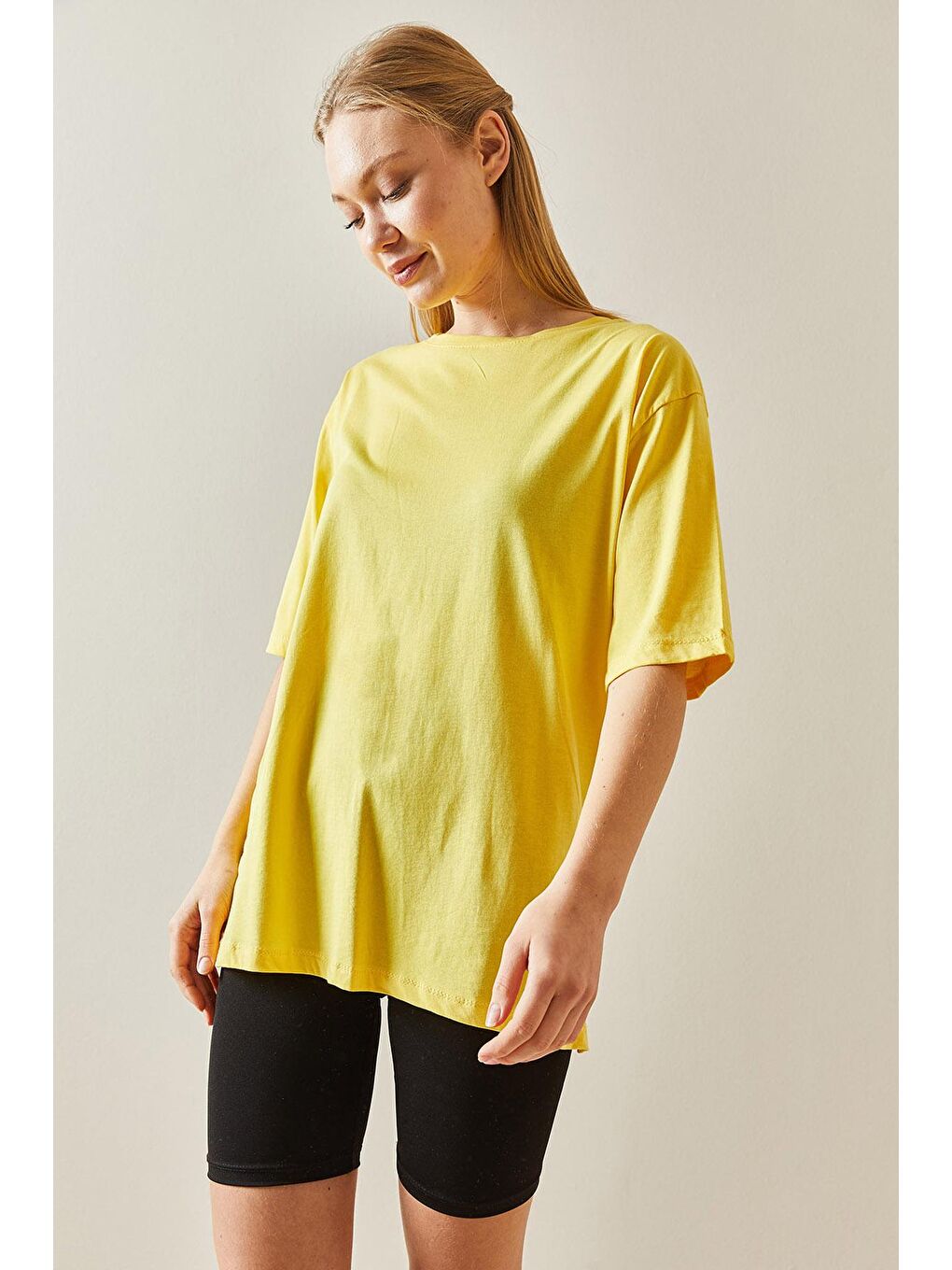 XHAN Sarı Bisiklet Yaka Basic Oversize T-Shirt 4KXK1-47895-10