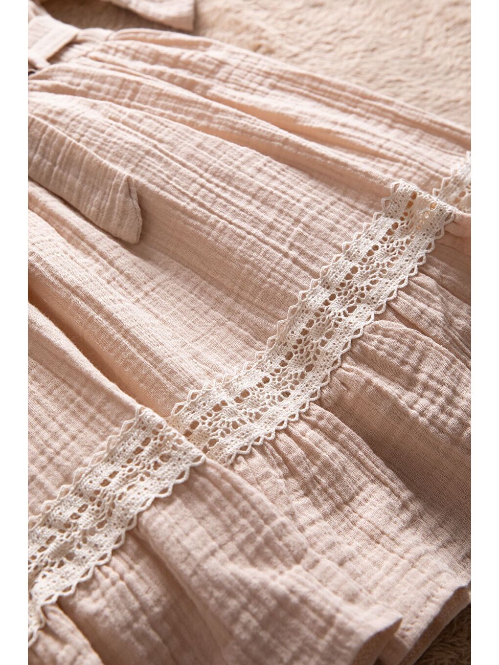 Bej Kolları Dantel Detaylı Kuşaklı Kız Çocuk Müslin Elbise 22670-2