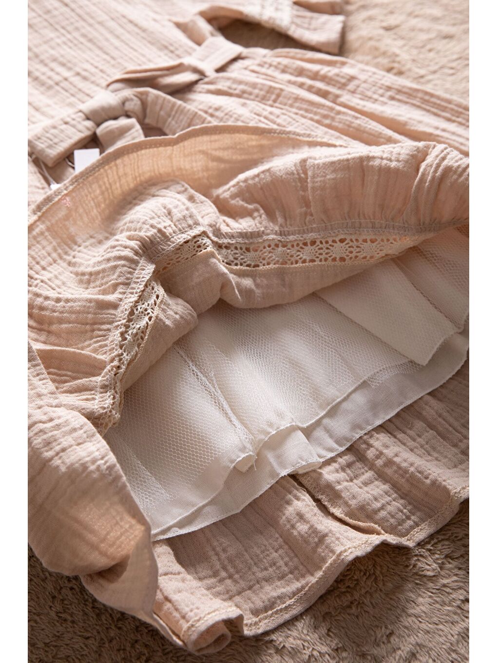 Bej Kolları Dantel Detaylı Kuşaklı Kız Çocuk Müslin Elbise 22670-4